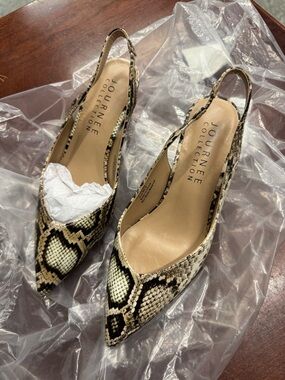 Journee Collection Mikoa Womens Pointed Closed Toe Kitten Heel Pumps Size 6